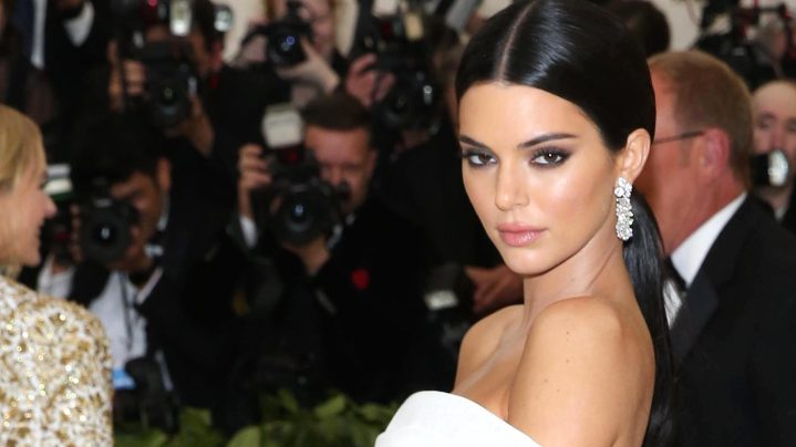 Kendall Jenner destaca siempre su mirada usando el maquillaje 'Foxy Eyes' Kendall Jenner | Mezcalent