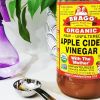 Aplicar un poco de vinagre de manzana por las noches sirve como tónico para el rostro | Crédito Pexels