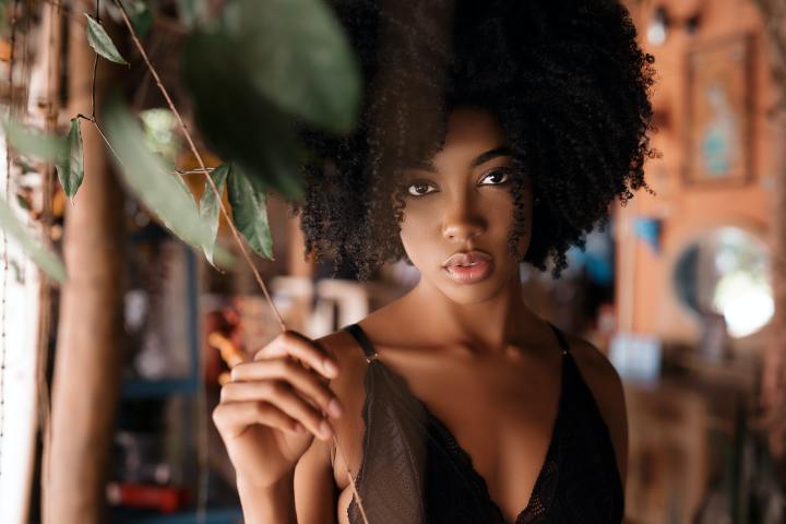Ama y cuida tu pelo rizado con remedios casero efectivos | Crédito Pexels