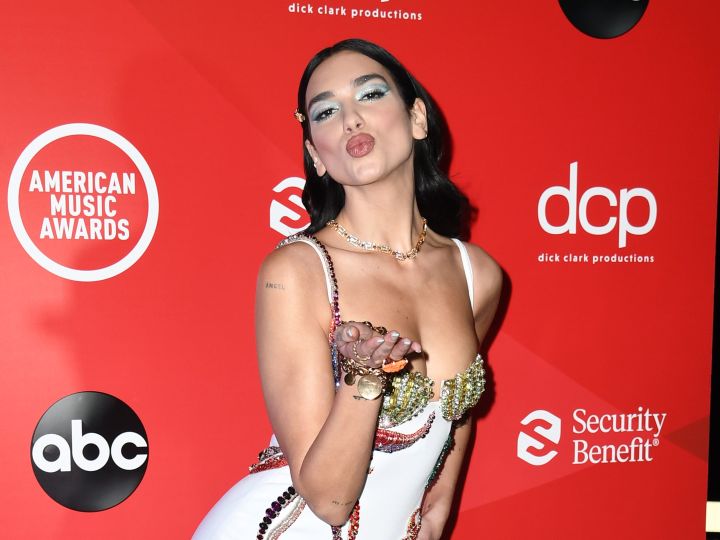 Dua Lipa diosa del estilo retrofuturista | Crédito Getty Images