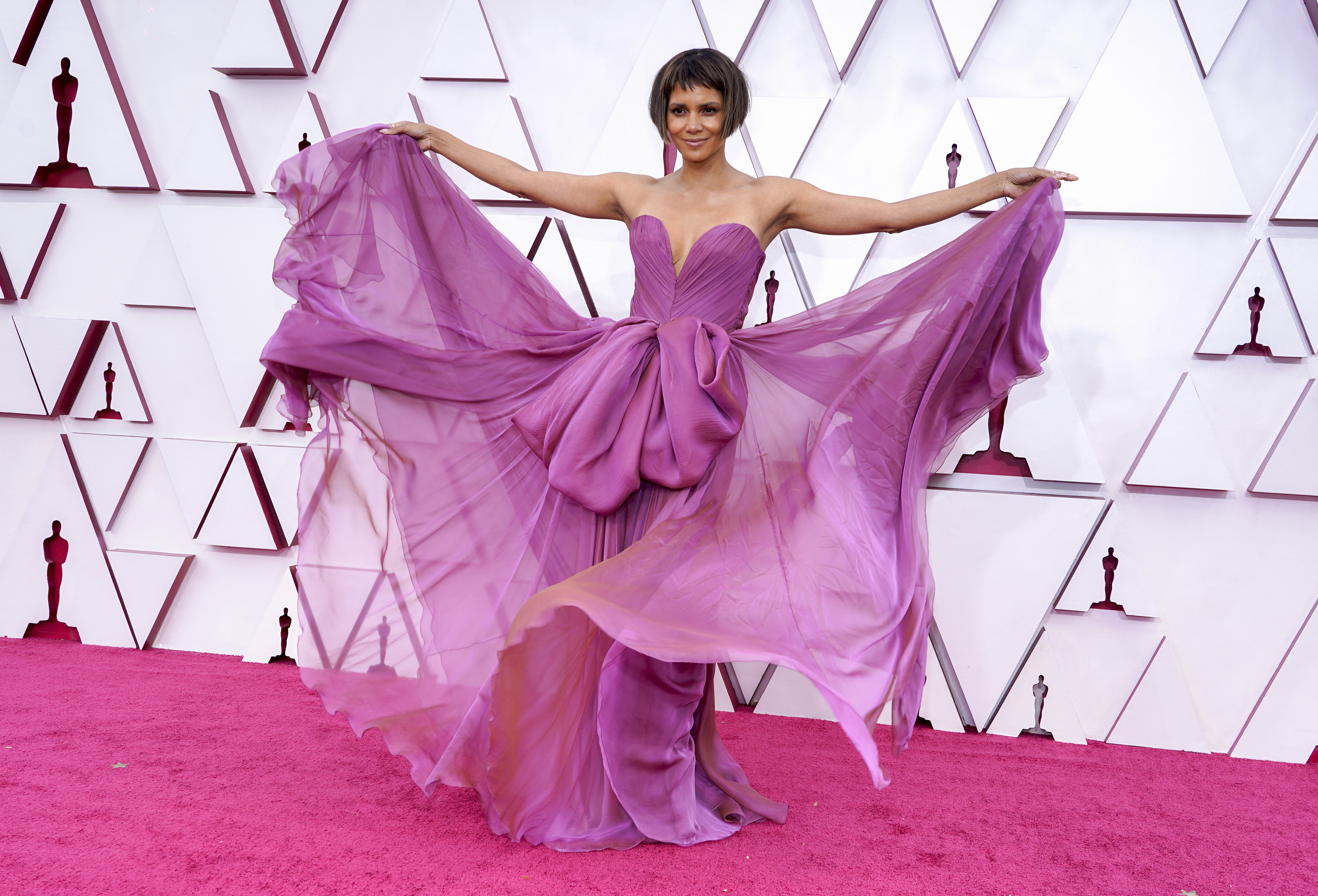 LOS ANGELES, CALIFORNIA – APRIL 25: Halle Berry attends the 93rd Annual Academy Awards at Union Station on April 25, 2021 in Los Angeles, California. (Photo by Chris Pizzello-Pool/Getty Images)