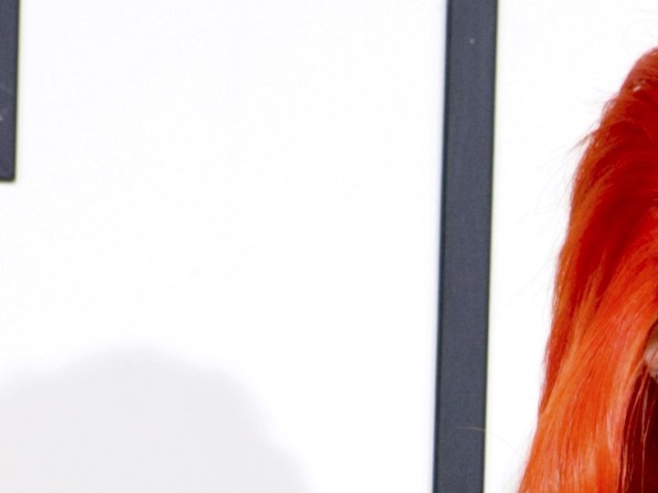 Lady Gaga luciendo un maquillaje de Haus Laboratories en el que imita a David Bowie | Crédito Mezcalent