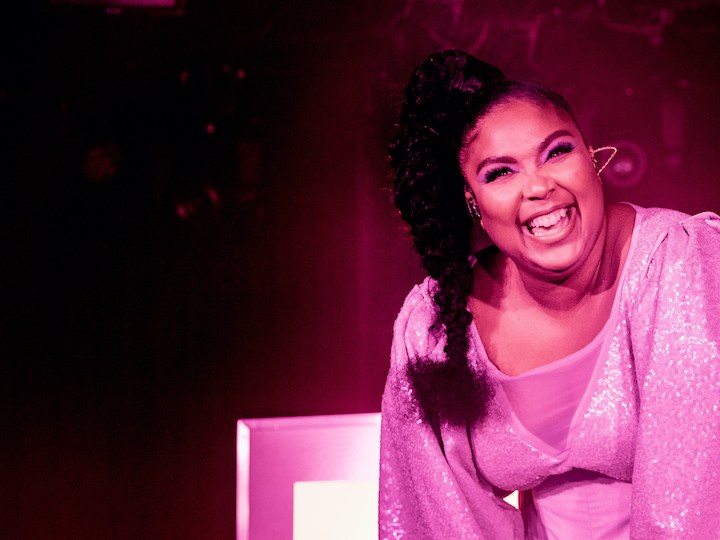 Lizzo probó los famosos leggings de Amazon que levantan las pompas y esta fue su reacción