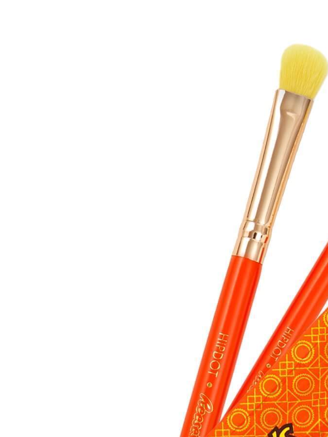 Reese's double-ended brushes duo