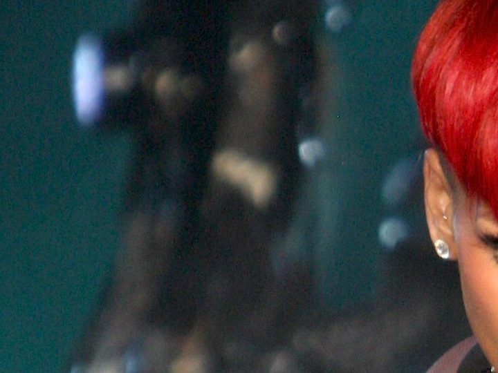 Rihanna con pelo rojo | Crédito Mezcalent