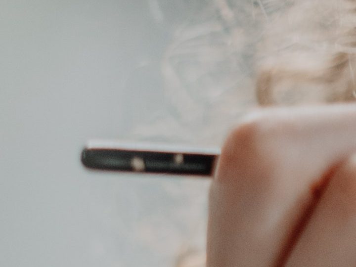 Cejas perfectas con tinte | Créditos Pexels