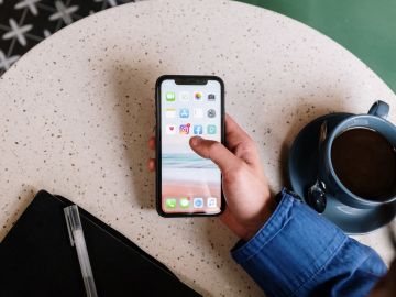 Apple lanza iPhone morado
