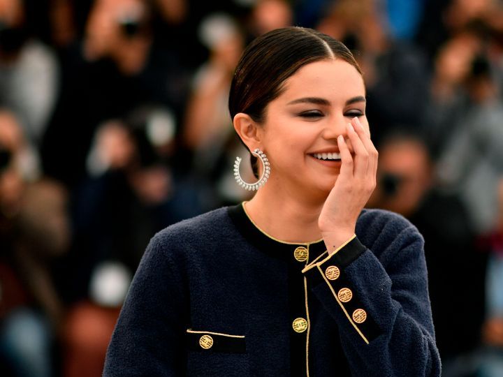 selena gomez look rubio platinado