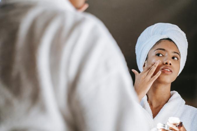 como saber si estás exfoliando demasiado tu piel