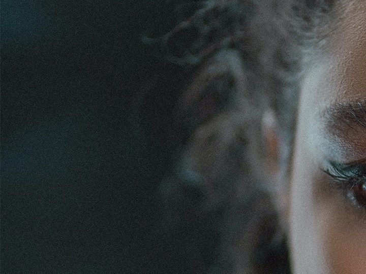 Sombras de ojos en barra un gran aliado de tu cosmetiquera | Crédito Pexels