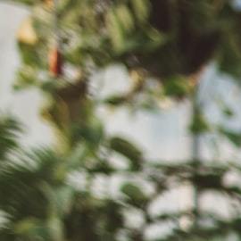 prendas y accesorios para usar con un vestido con rayas