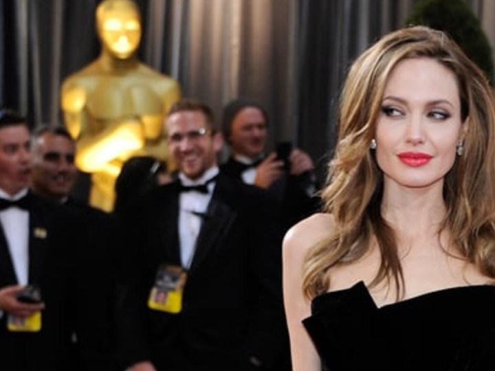 vestidos iconicos premios oscar a lo largo del tiempo