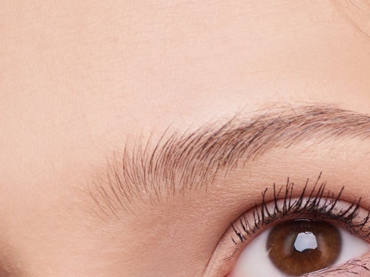 ¿Funciona el aceite de ricino en las cejas?