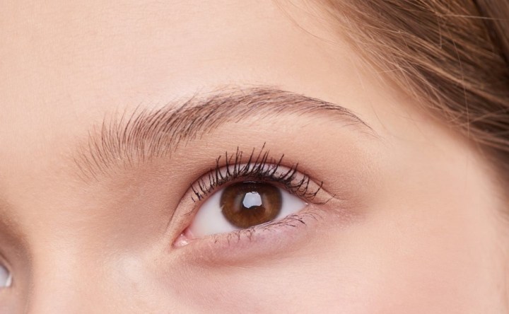 ¿Funciona el aceite de ricino en las cejas?