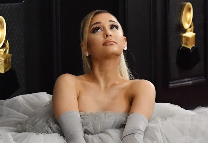 ariana grande looks de verano