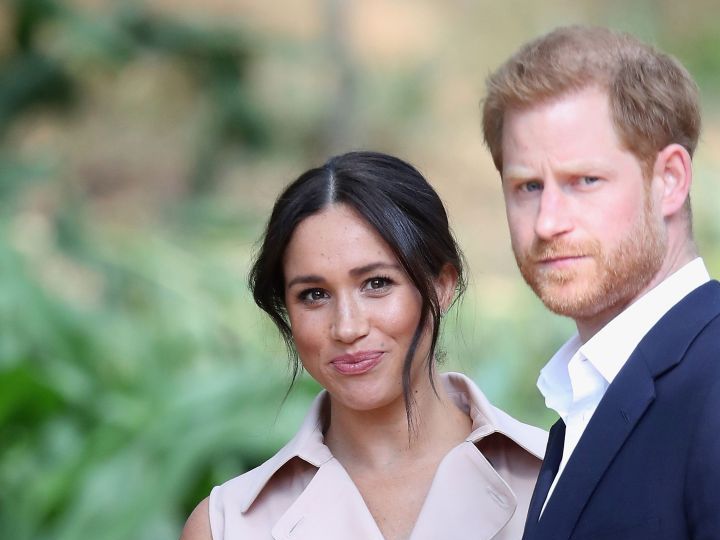 camiseta raising the future meghan markle