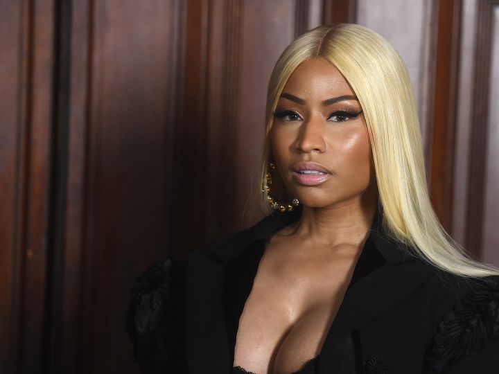 cómo luce el pelo natural de nicki minaj