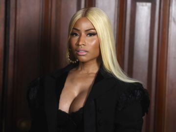 cómo luce el pelo natural de nicki minaj