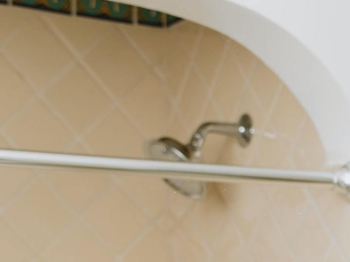 como usar el agua de rosas en el rostro