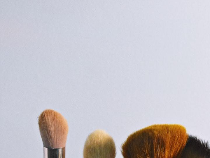 formas de lavar brochas de maquillaje
