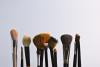 formas de lavar brochas de maquillaje