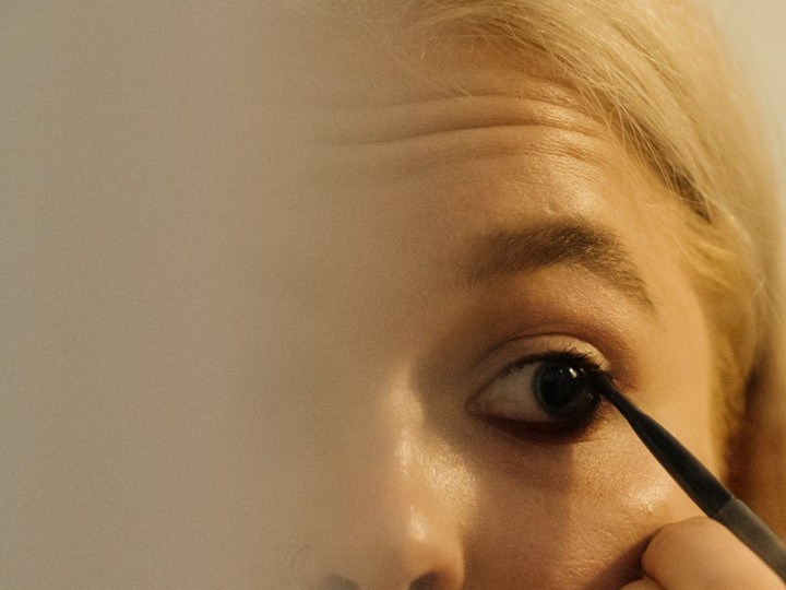 delineado de ojos invertido