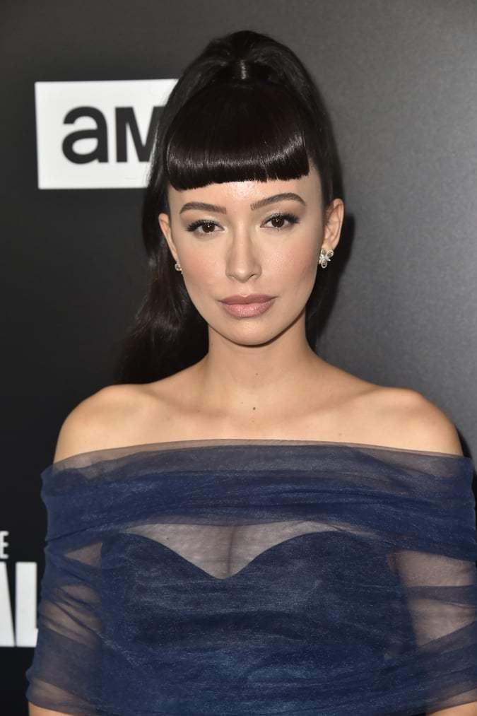 mejores looks christian serratos