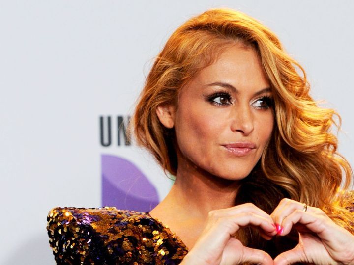 paulina rubio cumpleaños 50 vestido metálico