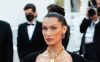 bella hadid collar árboles