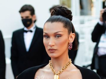 bella hadid collar árboles