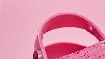 crocs benefit cosmetics