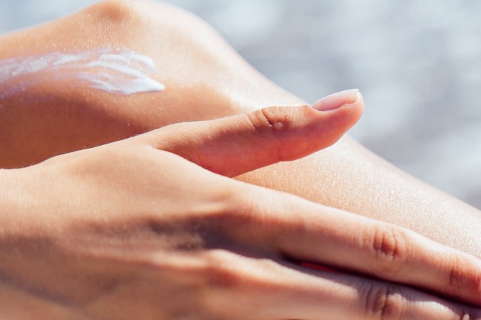 diferencia entre protector solar y bloqueador solar