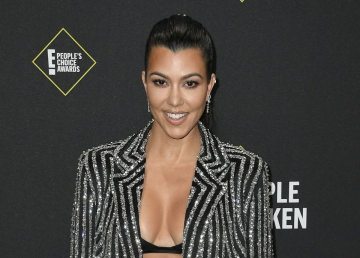 looks kourtney kardashian