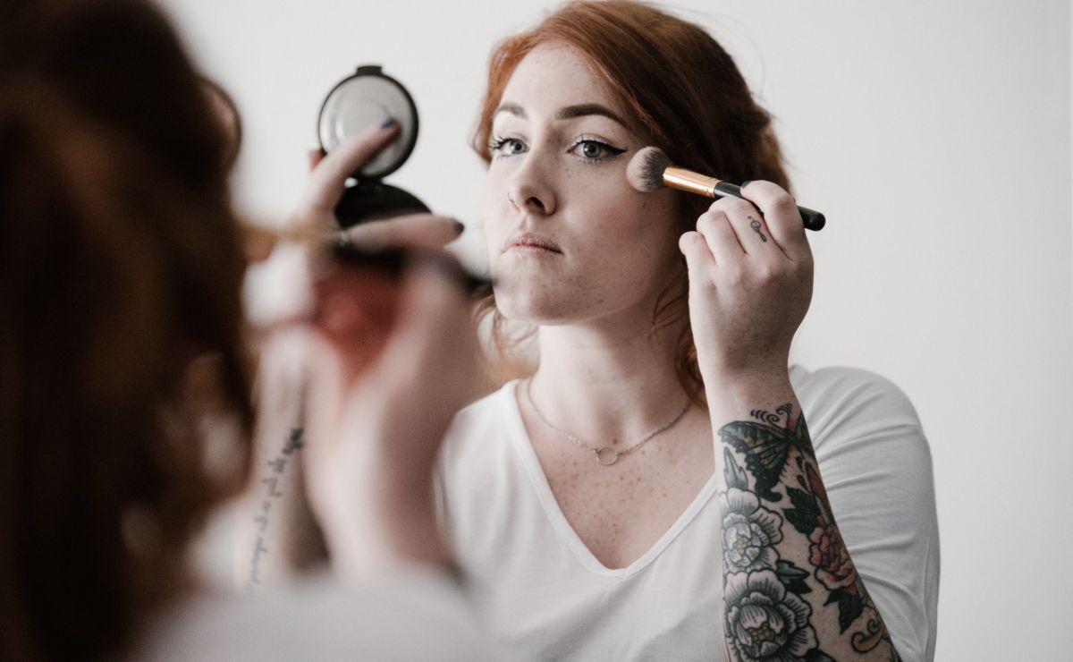 Tutoriales de belleza cómo aplicar bronzer, rubor e iluminador Bien