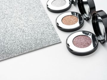 como aplicar sombras con glitter