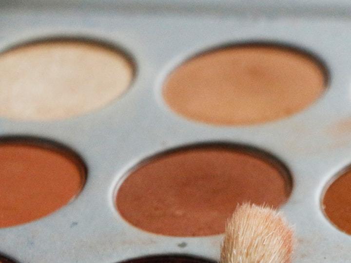 maquillaje con sombras rojas