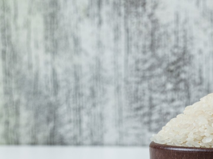 beneficios agua de arroz en el pelo