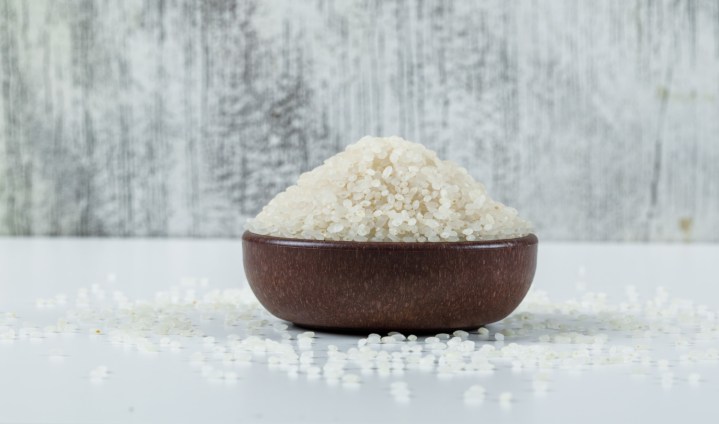 beneficios agua de arroz en el pelo