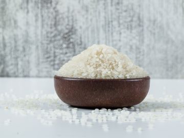 beneficios agua de arroz en el pelo