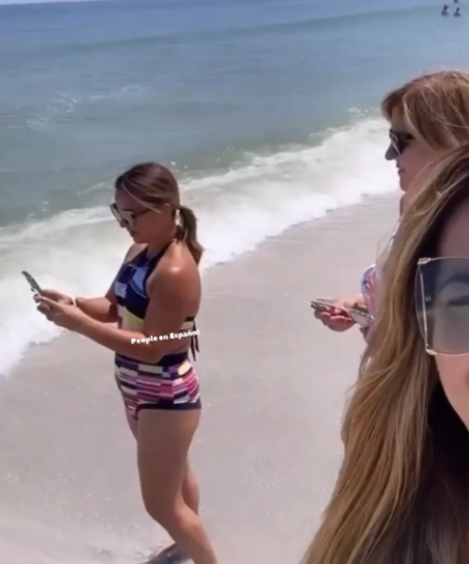 adamari lopez traje de baño 2021