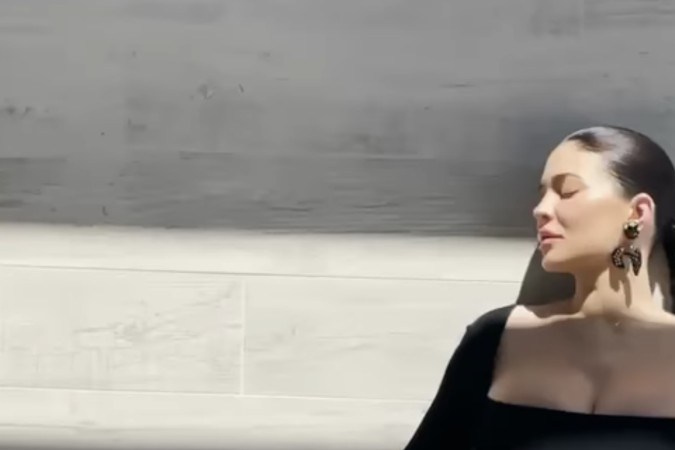 vestido negro kylie jenner embarazo