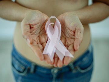 breast cancer awareness month marcas de belleza productos 2021