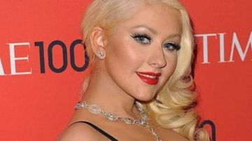 christina aguilera pelo rojo