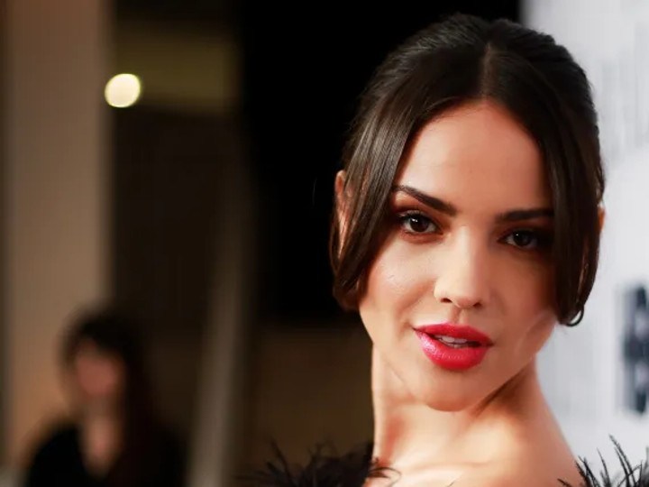 eiza gonzalez maquillaje piel dorada