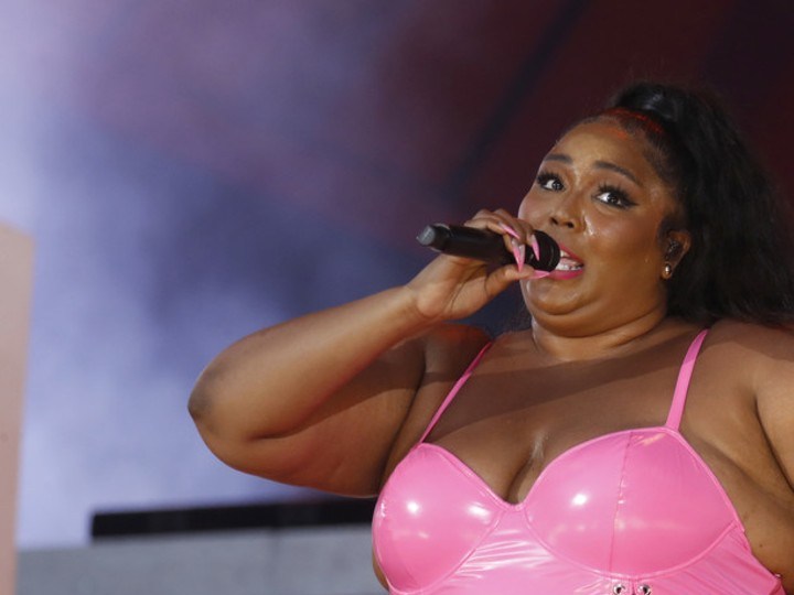 lizzo rutina matutina de belleza