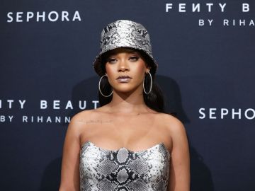 rihanna rubia noviembre 2021