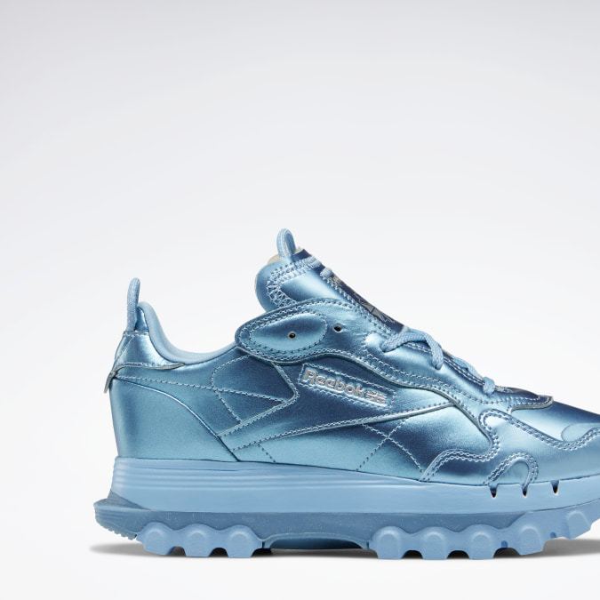 cardi b tenis reebok metalicos