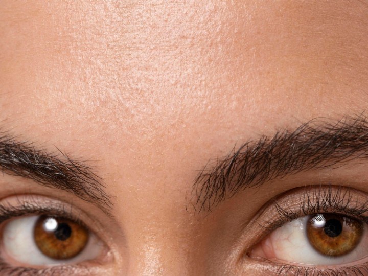 como depilar cejas en casa