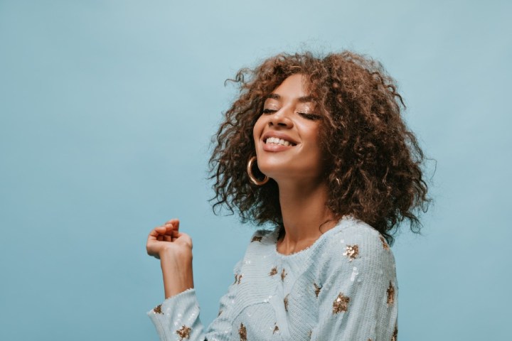 maquillaje dorado año nuevo