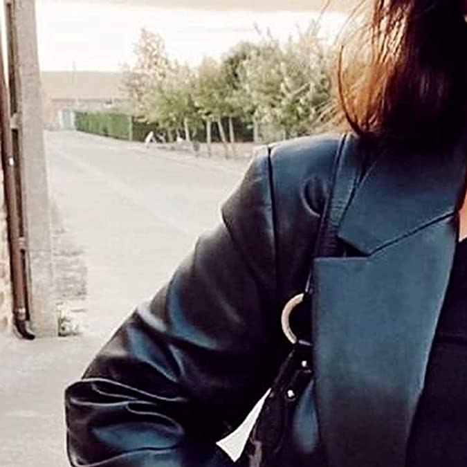 gabardina de cuero negra